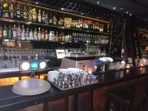 Manhattan Grill & Bar