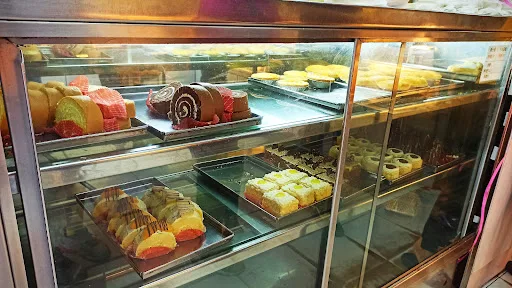 Golden Apple Cake Shop