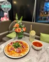 Room Garden Cafe