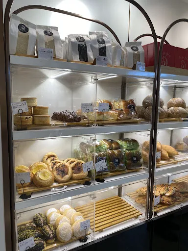 Dee Dee Bakery