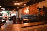Present Cafe and Bar
