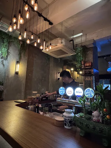 Underpass Restaurant & Bar