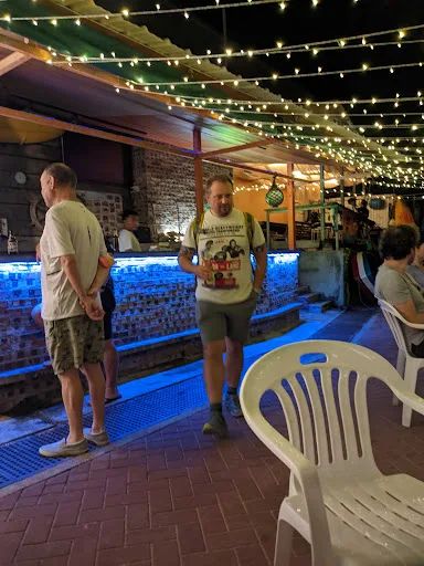 Ben's Back Beach Bar