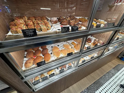 Doughman bakery & coffee
