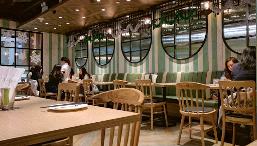 TeaWood (Tuen Mun Town Plaza)