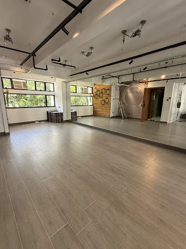 OMIYOGA Academy . TST | 彌瑜伽 . 尖沙咀 | Yoga . Pilates . Therapy . Wellness
