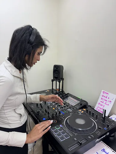 Just Bee's DJ School